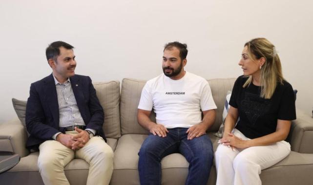 Murat Kurum, evlerine kavuşan depremzedeleri ziyaret etti