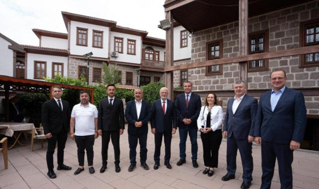 Mustafa Elitaş: Normalleşme dilde kaldı, özünde anormalleşme var