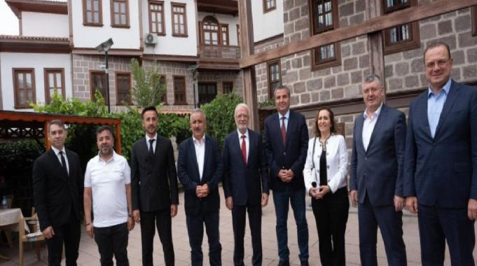 Mustafa Elitaş: Normalleşme dilde kaldı, özünde anormalleşme var