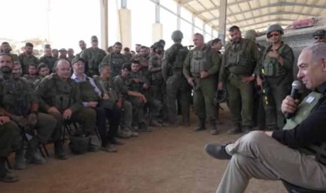 Netanyahu Refah sınırındaki askerlerini ziyaret etti
