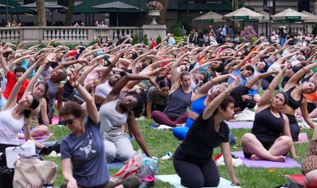 New York'ta yoga etkinliği düzenlendi