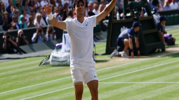 Novak Djokovic'i yenen Carlos Alcaraz Wimbledon şampiyonu oldu