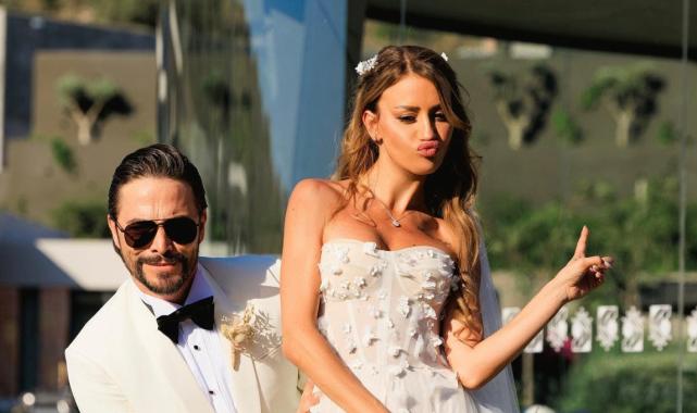 Oyuncu Ahmet Kural'dan romantik evlilik yıl dönümü mesajı