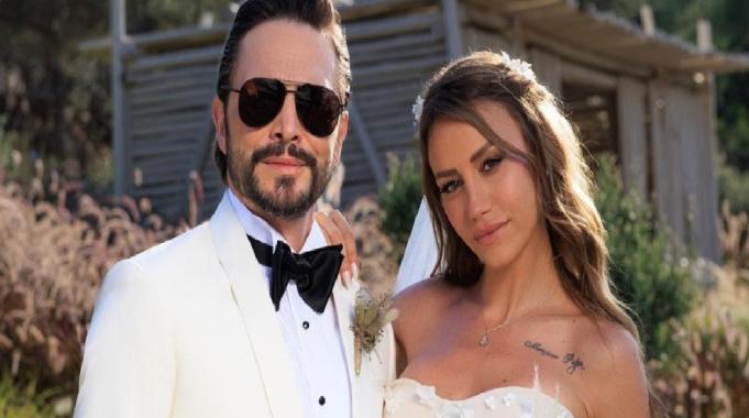 Oyuncu Ahmet Kural'dan romantik evlilik yıl dönümü mesajı