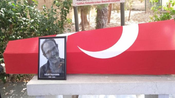 Oyuncu ve seslendirme sanatçısı Uğur Taşdemir son yolculuğuna uğurlandı