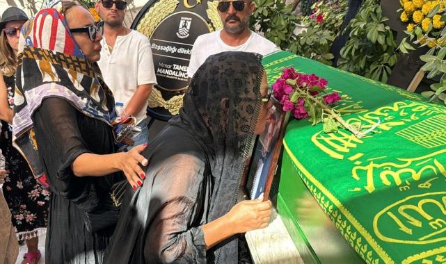 Safiye Soyman oğlunu gözyaşlarıyla uğurladı