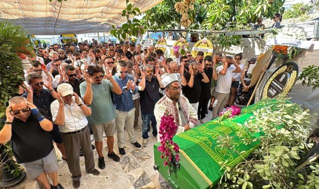 Safiye Soyman oğlunu gözyaşlarıyla uğurladı