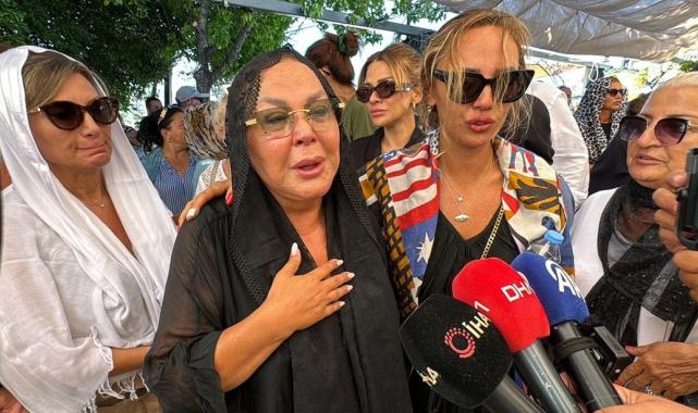 Safiye Soyman oğlunu gözyaşlarıyla uğurladı