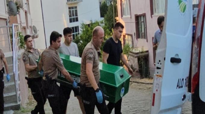 Sakarya&#039;da internetten aldığı silahla babasını vurdu