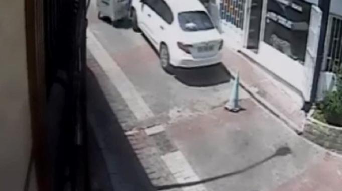 Sarıyer’de çöp konteyneri araçlara çarpa çarpa kaydı