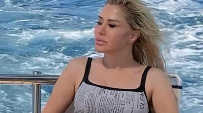 Şarkıcı Ceylan Bodrum'daki lüks villasını paylaştı!