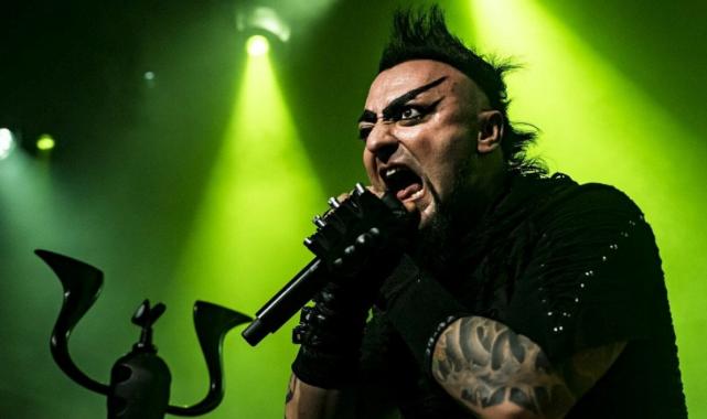 şarkıcı Hayko Cepkin konser saatini milli maç için değiştirdi