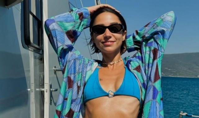 Şarkıcı Zeynep Bastık ve oyuncu Serkay Tütüncü'den aşk pozu geldi! Taze sevgililere yorum yağdı