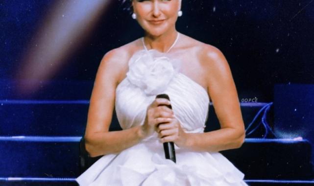 Şevval Sam 30. yılını kutladı! Sahne tarzıyla yine kendine hayran bıraktı