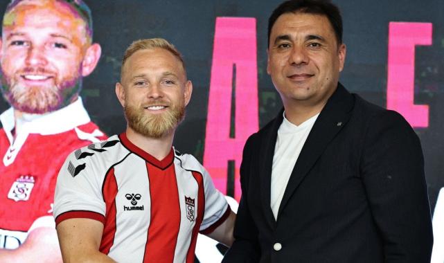 Sivasspor, Alex Pritchard'a imzayı attırdı