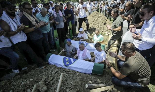 Srebrenitsa Soykırımı'nın 14 kurbanı daha defnedildi