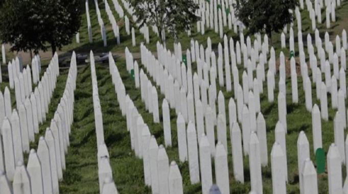 Srebrenitsa'da 14 soykırım kurbanı toprağa verilecek