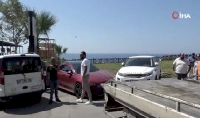 Antalya'da asansör yıkımına karşı lüks cipini barikat yaptı