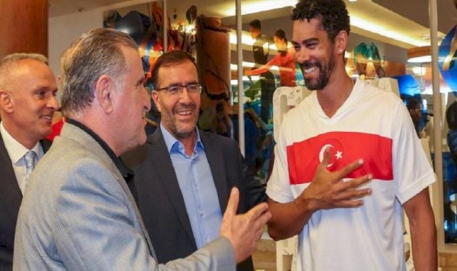 Bakan Bak’tan Paris olimpiyatlarına hazırlanan sporculara destek ziyareti