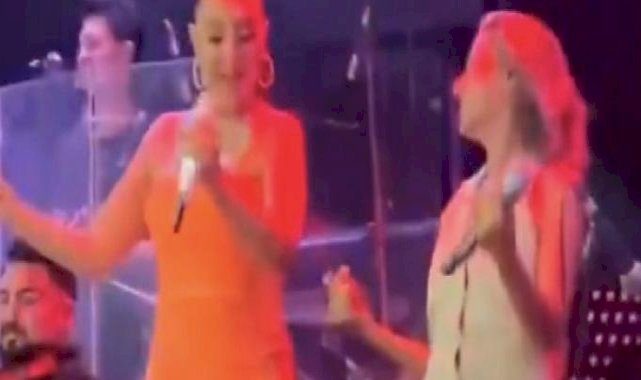 Ebru Gündeş ve Yıldız Tilbe karşılıklı göbek attı