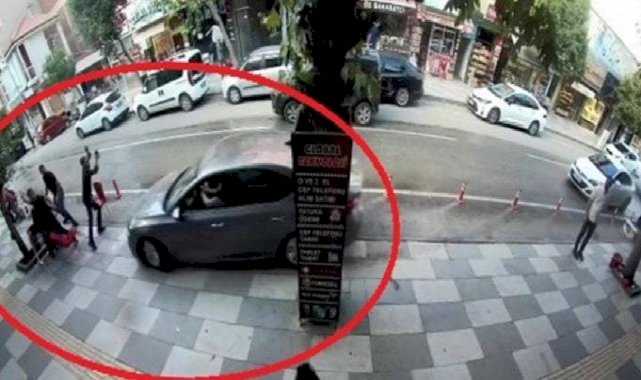 Elazığ'da otomobil yayaların arasına daldı