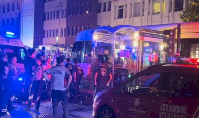 İstanbul Fatih'te raylara düşen adam tramvayın altında kalarak öldü
