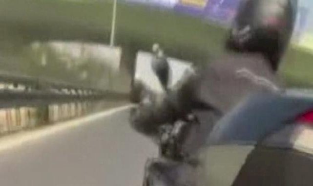 İstanbul’da çarpışan iki motosikleti kask kamerası kaydetti