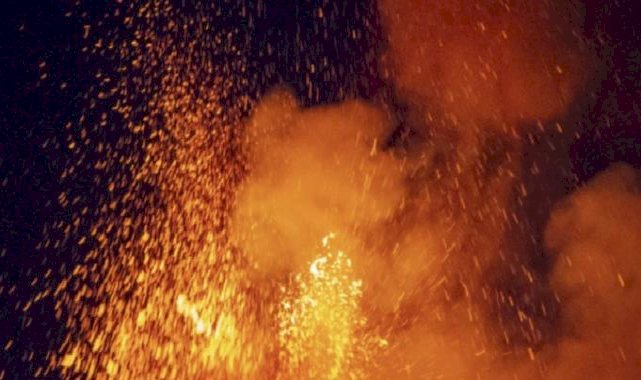 İtalya'da Etna Yanardağı yine lav püskürttü