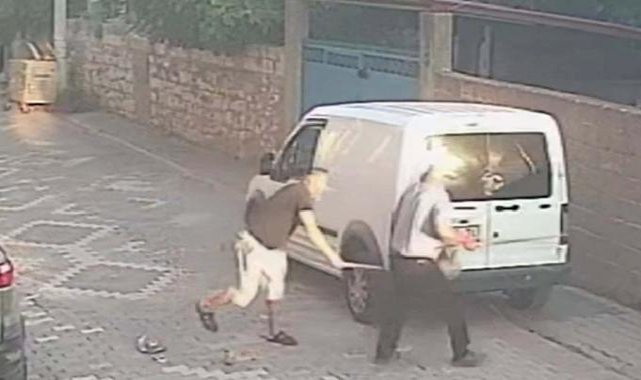 İzmir'de sokaktaki bayat ekmekleri toplayan yaşlı adam darbedildi