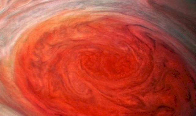 Jüpiter'in büyük kırmızı lekesi küçülüyor: Bilim insanları nedenini buldu