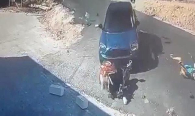 Muğla'da otomobilin elektrikli bisiklet ve duvara çarptığı anlar kamerada