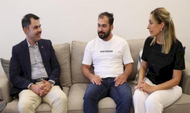 Murat Kurum, evlerine kavuşan depremzedeleri ziyaret etti