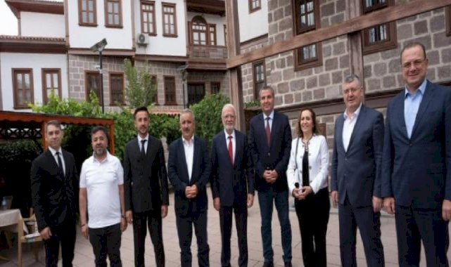 Mustafa Elitaş: Normalleşme dilde kaldı, özünde anormalleşme var