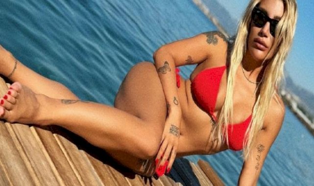 Şarkıcı İrem Derici tatilde! Kırmızı bikinisiyle poz verdi