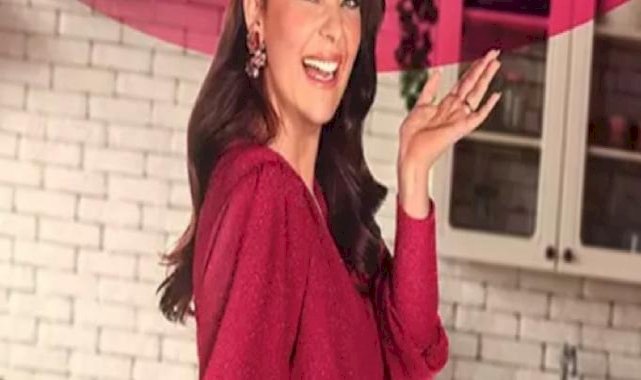 Ünlü sunucu Nursel Ergin, eski eşi Murat Akyer ile dudak dudağa poz verdi