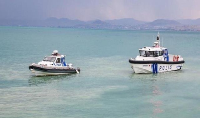 Van Gölü'nde deniz polisi devriyesi