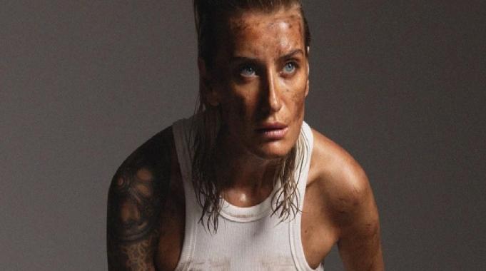 Ünlü Model Didem Soydan'ın cesur pozları bitmiyor! Bu defa gömleğinin düğmelerini sonuna kadar açtı