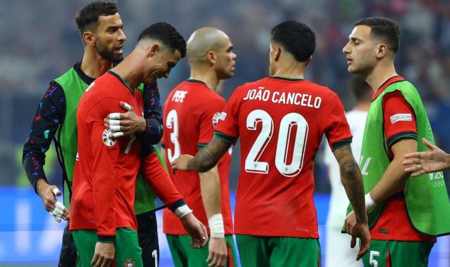 Uzatmada penaltı kaçıran Ronaldo gözyaşlarını tutamadı