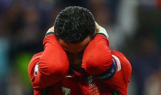 Uzatmada penaltı kaçıran Ronaldo gözyaşlarını tutamadı