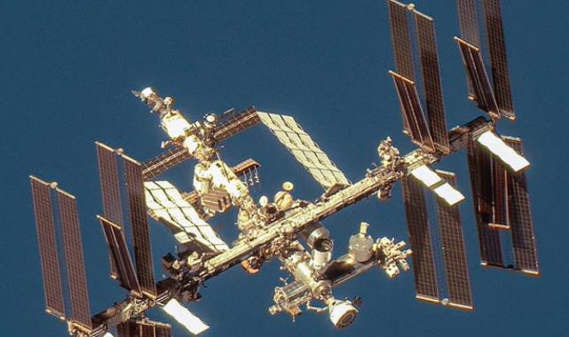 Uzay istasyonundaki astronotlar tehlikede: Rus uydusu 100 parçaya ayrıldı