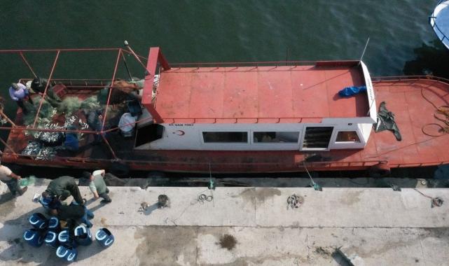 Van Gölü'nde balıkçılar inci kefali avına başladı