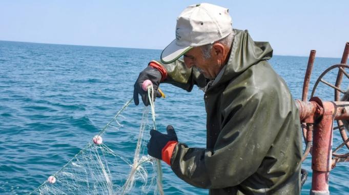 Van Gölü'nde balıkçılar inci kefali avına başladı