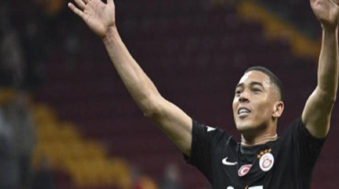 Vinicius, Galatasaray&#039;a veda etti