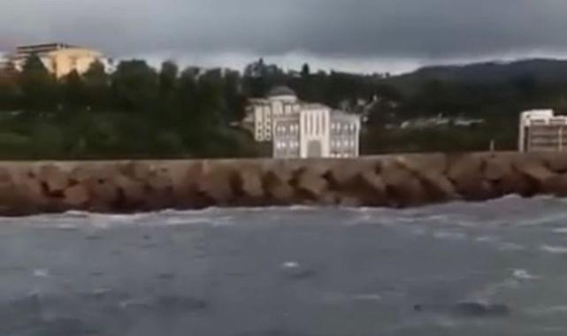 Zonguldak'ta denizde boğulmak üzere olan şahsın yardımına şans eseri yetişildi