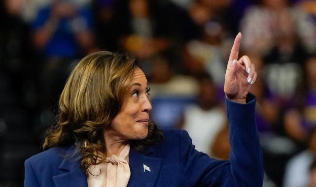 ABD başkanlık yarışında son anket: Kamal Harris, Donald Trump'ın önünde