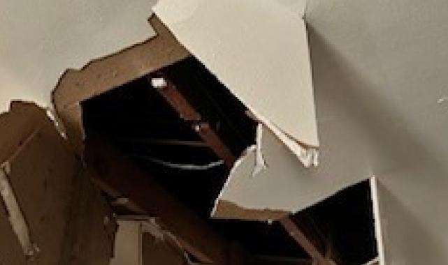 ABD’de cinayet şüphelisi, saklandığı tavan arasından düştü