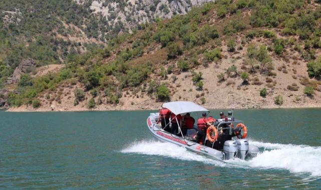 Adana’da baraja düşen helikopteri çıkarma çalışmaları sürüyor