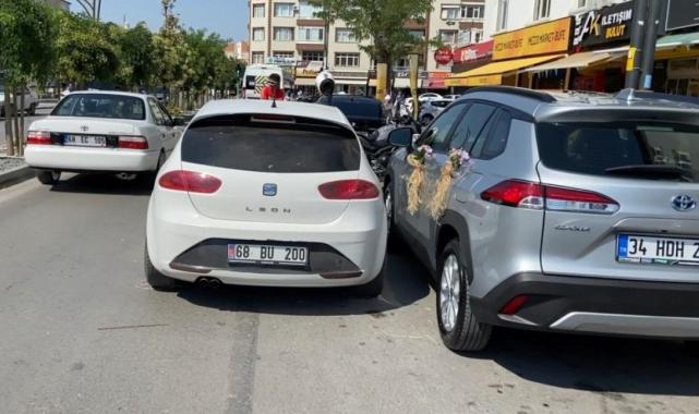 Aksaray’da aracını hatalı park eden sürücünün polise mukavemeti kameraya yansıdı