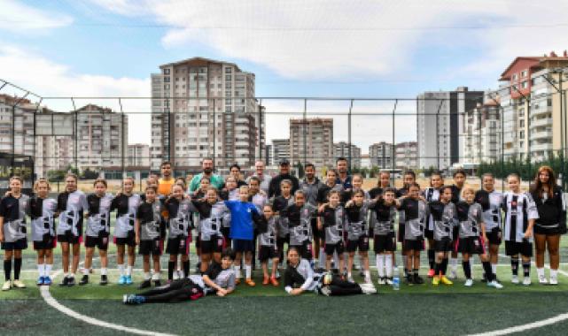 Ankara'da minik futbolcular için turnuva