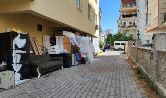 Antalya'da 15 gündür sokakta: Kiralık ev için memur şartı